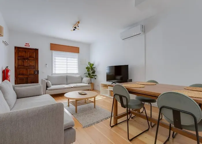 Townhouse With Stunning Sea Views And Terrace
