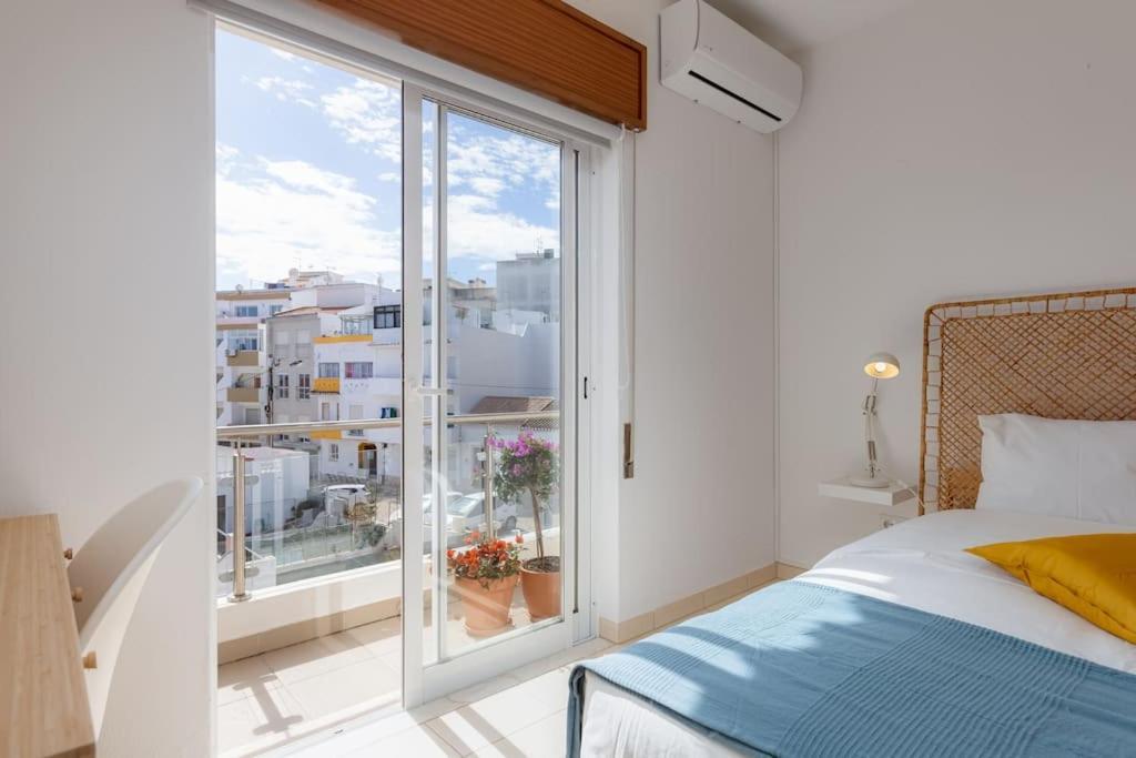 Townhouse With Stunning Sea Views And Terrace *